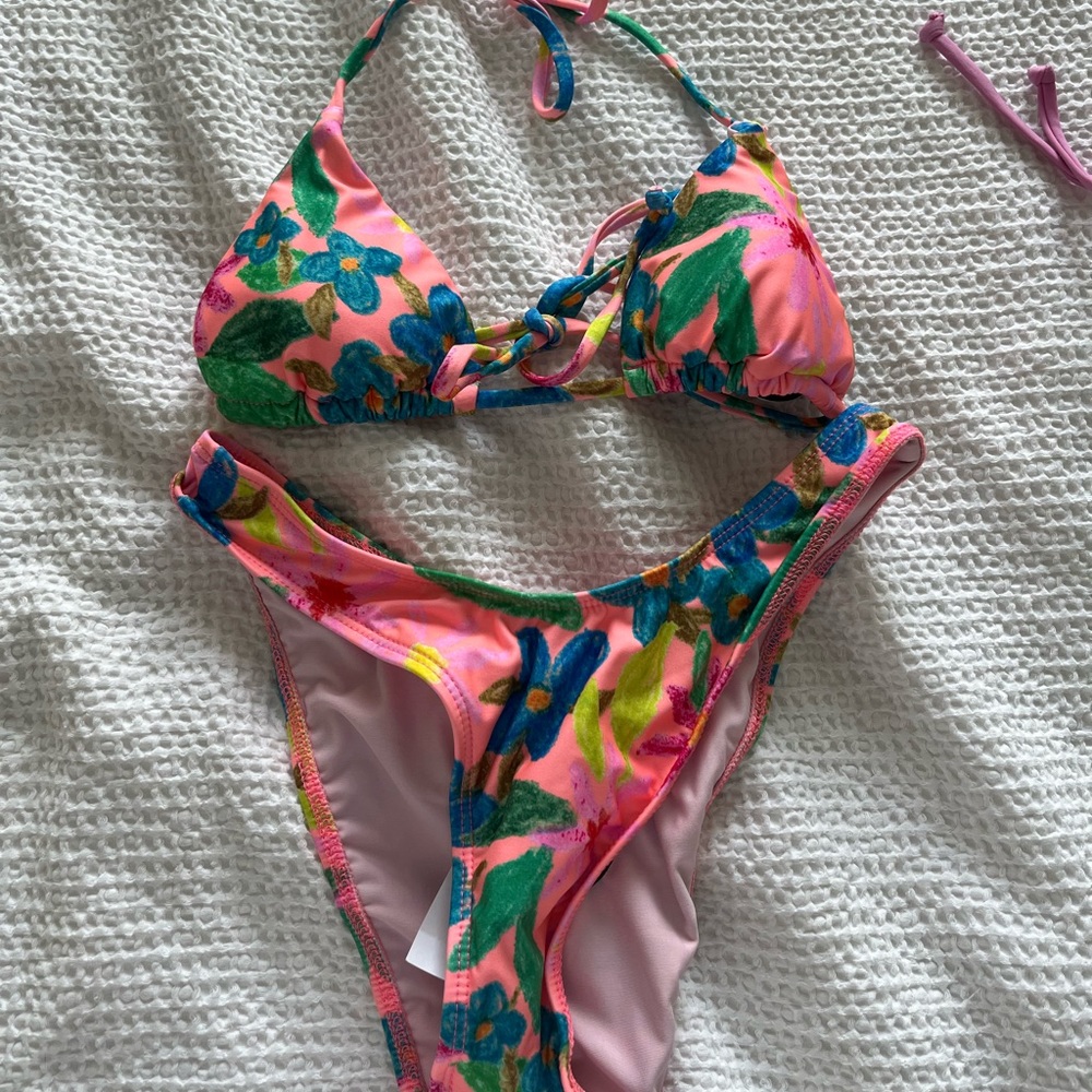 PacSun NWT Pink Floral Bikini